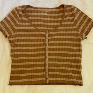 American Eagle Woman’s cropped tee